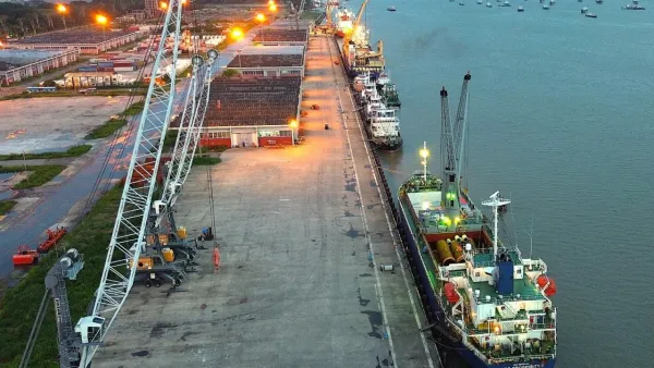 নতুন অর্থবছরের প্রথম দিনেই মোংলা বন্দরে ৪ বিদেশি বাণিজ্যিক জাহাজ