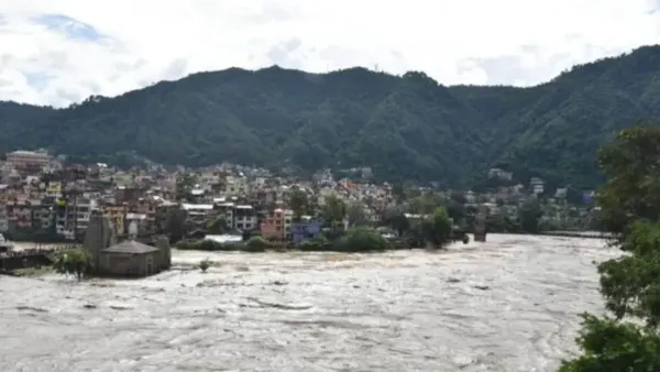 হিমাচল প্রদেশে ভারী বৃষ্টিপাতে নিহত ৩০, রেড অ্যালার্ট জারি