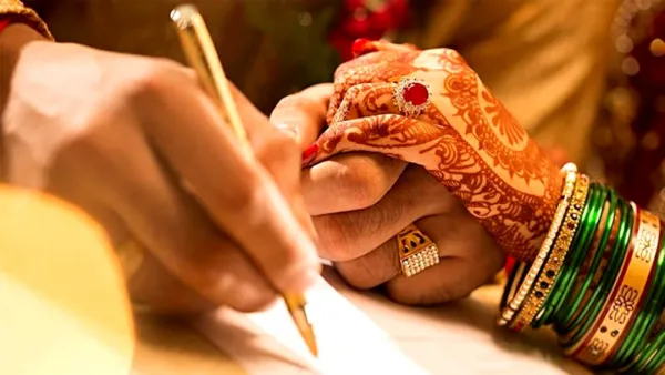 স্ত্রীকে না জানিয়ে গোপনে তালাক দিয়ে ফের বিয়ে, নেপথ্যে কী