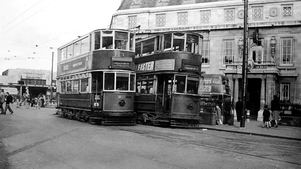 ইতিহাসের এই দিনে ‘লন্ডন শহরে শেষবারের মতো ট্রাম চলাচল’