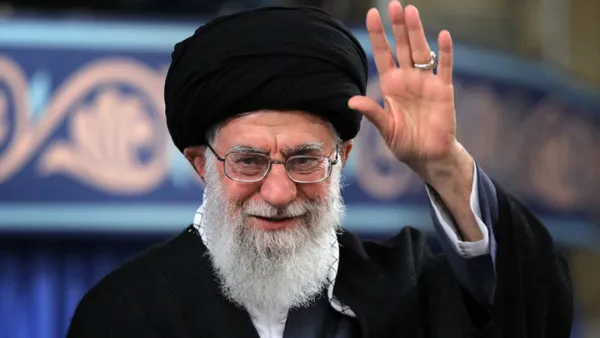 প্রথমবার প্রকাশ্যে খামেনি