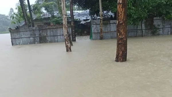 টেকনাফে টানা বৃষ্টিতে পানিবন্দী অর্ধলাখ মানুষ, পাহাড় ধসের শঙ্কা