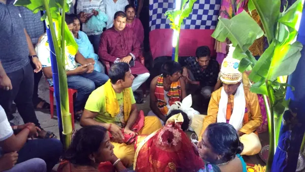 অসহায় পরিবারের মেয়ের বিয়েতে ইউএনও-ওসি