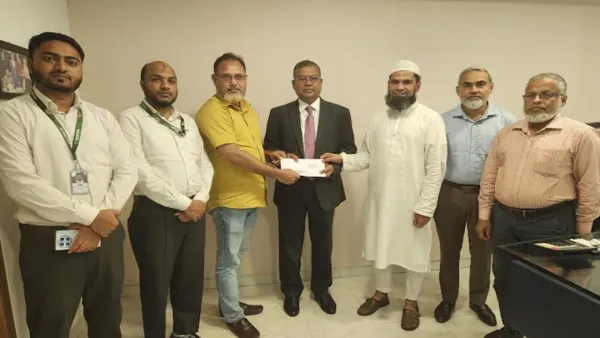 অগ্নি বীমা দাবির চেক হস্তান্তর 