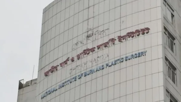 যাত্রাবাড়ীতে গ্যাস লিকেজ থেকে বিস্ফোরণ, এক পরিবারের দগ্ধ ৩