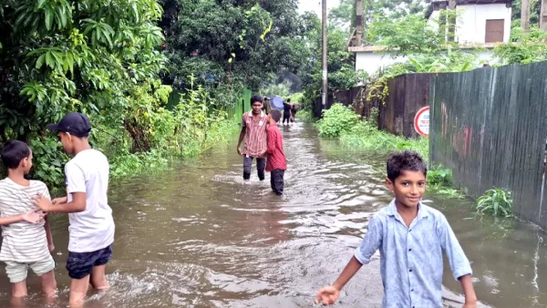 টানা বৃষ্টিতে বেগমগঞ্জে জলাবদ্ধতা, দুর্ভোগ চরমে