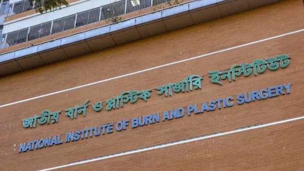 সূত্রাপুরে গ্যাস লিকেজ থেকে বিস্ফোরণ, এক পরিবারের দগ্ধ ৫