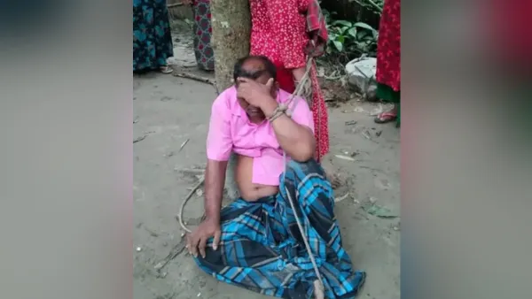 পরকীয়া প্রেমিকার সঙ্গে ধরা, বিএনপি নেতাকে গাছে বাঁধল গ্রামবাসী