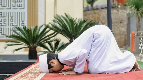 যে তিন সময়ে নামাজ পড়া নিষিদ্ধ