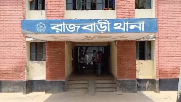 চাঁদার দাবিতে প্যানেল চেয়ারম্যানকে কুপিয়ে জখম