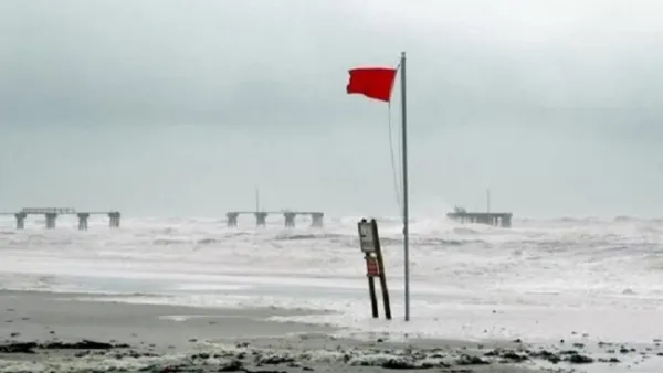 সাগরে লঘুচাপ, বন্দরে ৩ নম্বর সতর্কসংকেত