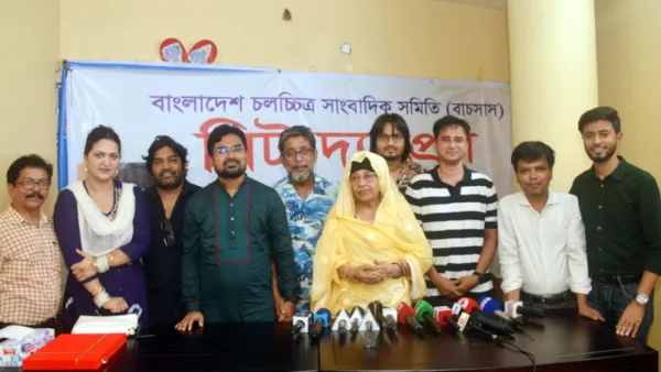 কান্নায় ভেঙে পড়লেন আনোয়ারা