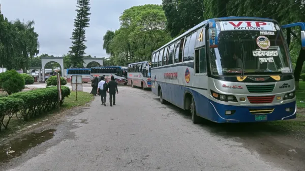 ভাড়া বিতর্কে ইবি ছাত্রীকে মারধর, বন্ধ কুষ্টিয়া-খুলনা রুটের বাস