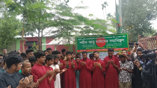 আবু সাঈদের কবরে নানা শ্রেণি পেশার মানুষের শ্রদ্ধা নিবেদন