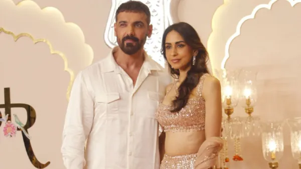 বিয়ের ১১ বছর পরও কেন নিঃসন্তান জন আব্রাহাম?