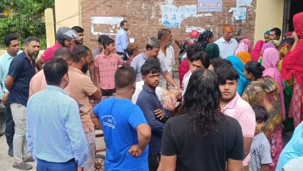 মেহেরপুরে সড়ক দুর্ঘটনায় মোটরসাইকেল আরোহী নিহত, বিক্ষুব্ধ এলাকাবাসী  