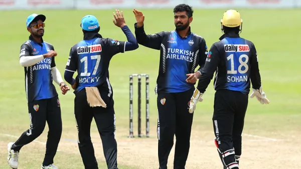 সাকিবদের বিপক্ষে রোমাঞ্চকর জয়ে ফাইনালে রংপুর