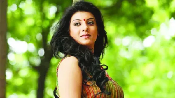 প্রথমবার ওয়েব ফিল্মে মৌ