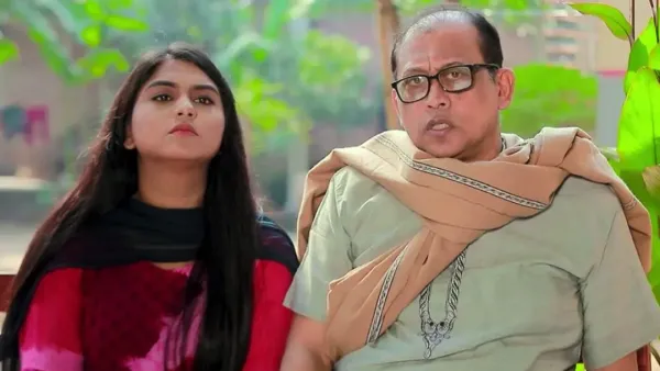 সমু চৌধুরীর ‘নামে চালাক কামে বোকা’