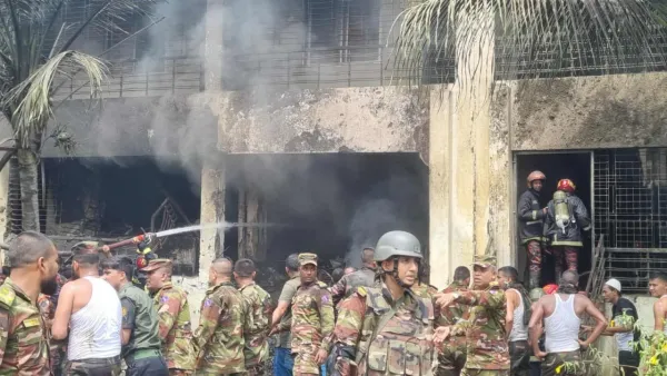 মাইলস্টোন স্কুলের ভবনে বিধ্বস্ত বিমান