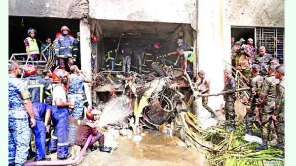 উত্তরায় মাইলস্টোন স্কুলে প্রশিক্ষণ বিমান বিধ্বস্ত