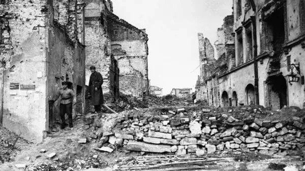 ইতিহাসের এই দিনে ‘পোল্যান্ডে ফ্যাসিবাদী শাসনের অবসান হয়’