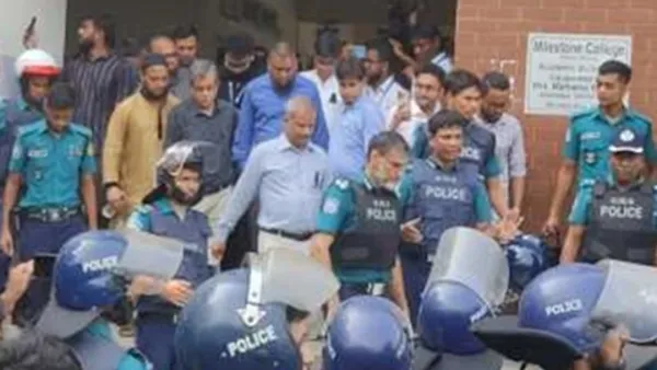 ৫ ঘণ্টা পর বের হয়েছিলেন অবরুদ্ধ দুই উপদেষ্টা, বাধার মুখে ফের ভেতরে 