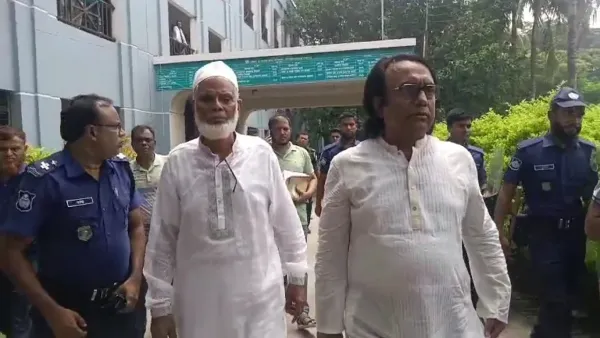 জামিন নিয়ে ফেরার পথে আরেক মামলায় গ্রেপ্তার, আদালতে ডিম নিক্ষেপ