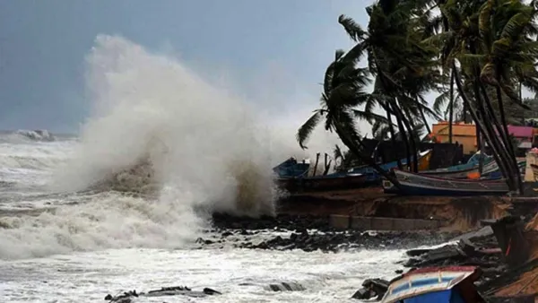 ১৫ জেলায় ৩ ফুট জলোচ্ছ্বাসের শঙ্কা
