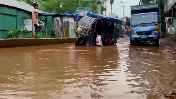 সড়ক নির্মাণে ধীর গতি, সামান্য বৃষ্টিতে চলাচলে দুর্ভোগ