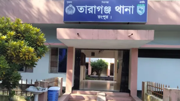 তারাগঞ্জে অস্ত্রের মুখে জিম্মি করে বাড়িতে ডাকাতি