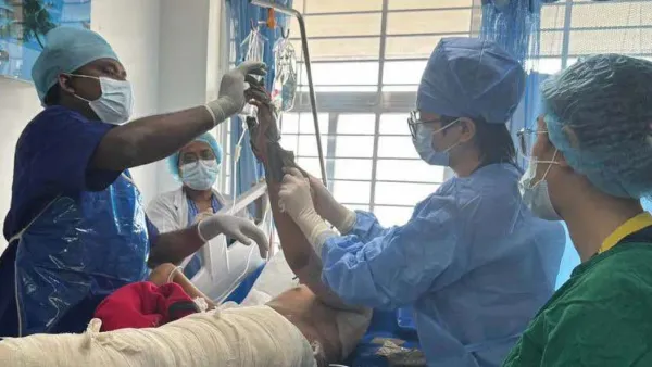 বিমান বিধ্বস্তে আহতদের চিকিৎসায় চীনা চিকিৎসকের পূর্ণ সহায়তার আশ্বাস