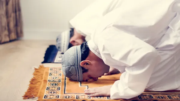 মনোযোগ ছাড়া নামাজ পড়লে কি কবুল হবে ?