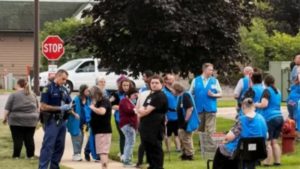 যুক্তরাষ্ট্রের ওয়ালমার্টে ছুরি হামলা, আহত ১১