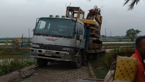 এক ট্রাকে আটকে আছে পাটকেলঘাটার ১০ গ্রামের মানুষ