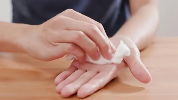 অকারণেই হাত-পা ঘামছে? জানুন সমাধান