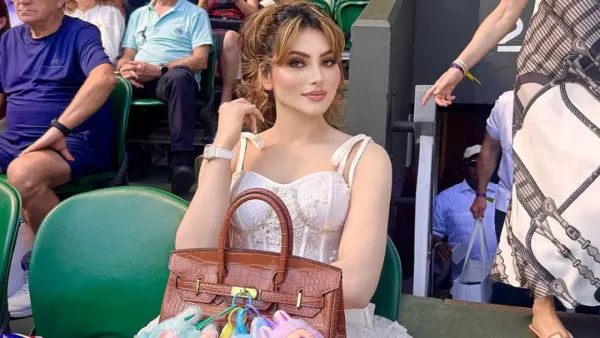 বিমানবন্দরে ব্যাগ হারিয়ে ভেঙে পড়েছেন উর্বশী