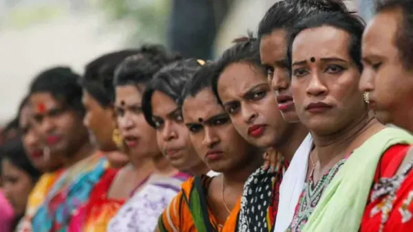 ঝুঁকিপূর্ণ অপারেশনের মাধ্যমে হিজড়ায় রূপান্তর করে চলছে চাঁদাবাজি