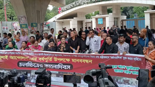 ‘আলো আসবেই’ গ্রুপের শিল্পীদের রাষ্ট্রীয়ভাবে বর্জনের দাবি 