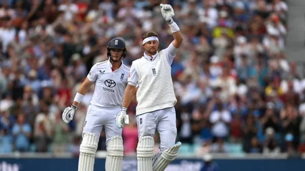 ইতিহাস গড়ার দিনে সাঙ্গাকারাকে পেছনে ফেললেন রুট