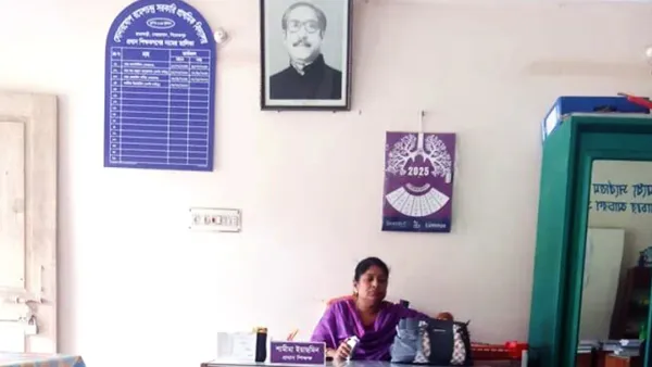 অবশেষে কার্যালয় থেকে বঙ্গবন্ধুর ছবি নামালেন সেই শিক্ষিকা