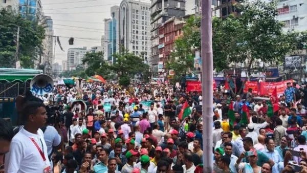 নয়া পল্টনে বিএনপির র‌্যালিতে নেতাকর্মীদের ঢল