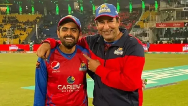 এশিয়া কাপ সামনে রেখে বাবরকে দলে চান আকরাম