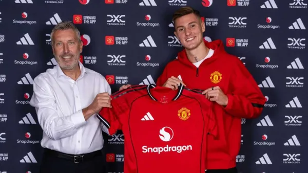 চড়া দামে স্ট্রাইকার কিনল ইউনাইটেড