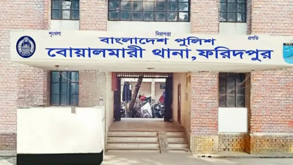 বোয়ালমারীতে ট্রাকচাপায় ভ্যানচালক নিহত