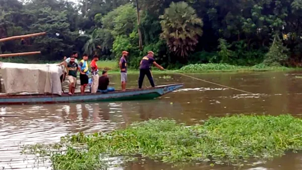 নদীতে ঝাঁপ দিয়ে কলেজছাত্রী নিখোঁজ