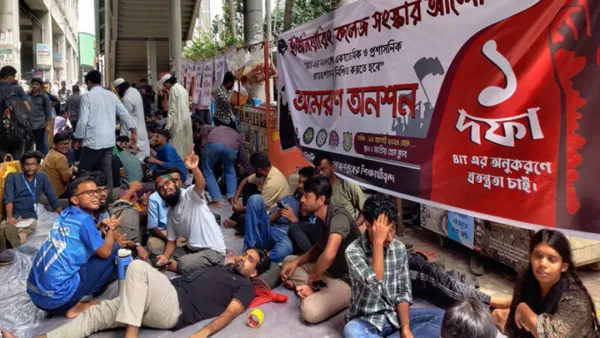৭৬ ঘন্টা পর অনশন ভাঙলেন ইঞ্জিনিয়ারিং কলেজের শিক্ষার্থীরা