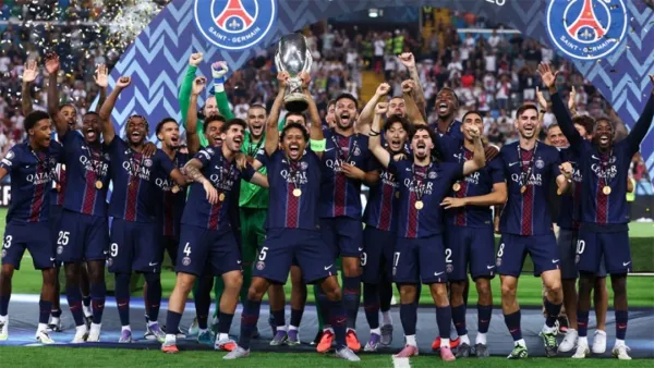 নাটকীয় প্রত্যাবর্তনে শিরোপা জিতে ইতিহাস গড়ল পিএসজি