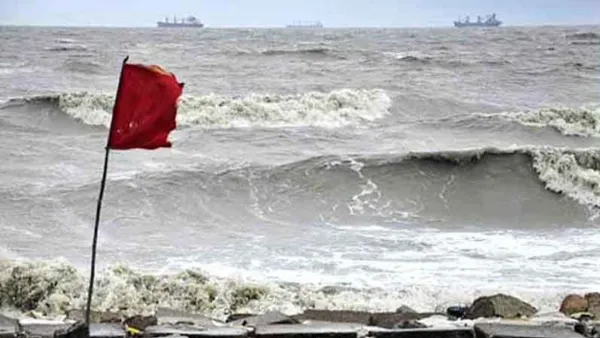 সাগরে লঘুচাপ, সমুদ্রবন্দরে ৩ নম্বর সতর্কসংকেত