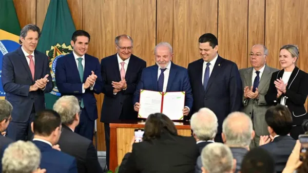 মার্কিন শুল্কের চাপ সামলাতে ব্রাজিলের বিরাট প্যাকেজ ঘোষণা